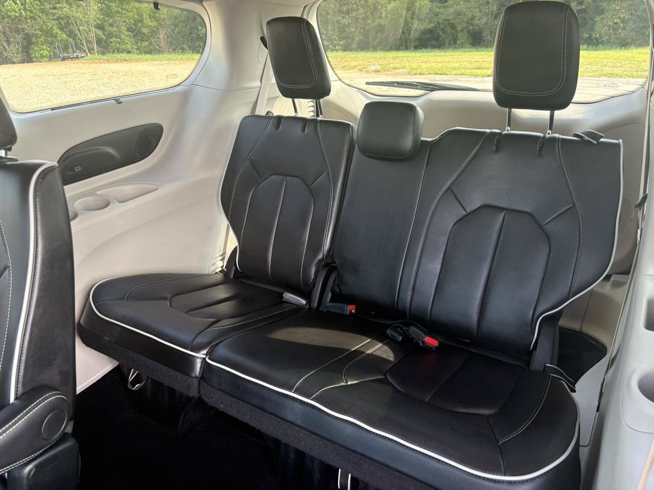 Used 2024 Chrysler Pacifica Limited FWD image 34
