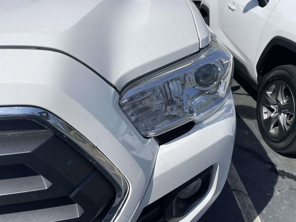 Used 2023 Toyota Tacoma SR5 w/ Technology Package image 7