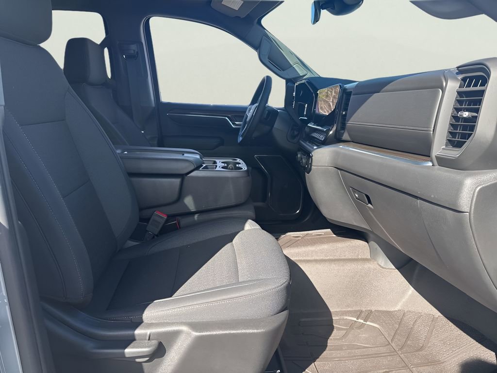 Used 2024 Chevrolet Silverado 1500 LT image 18