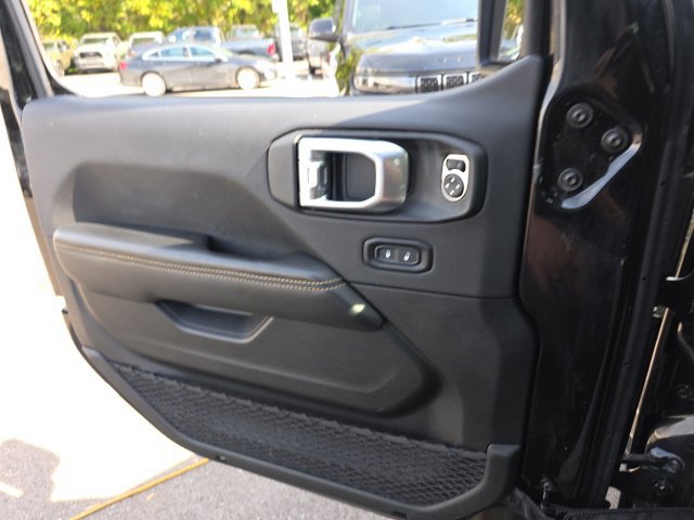 Used 2024 Jeep Wrangler Unlimited Sahara w/ Technology Group AWD/4WD image 17