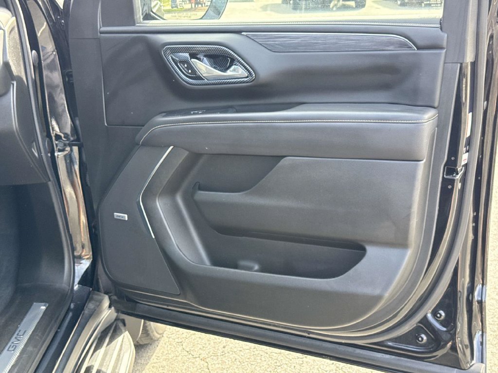 Used 2023 GMC Yukon XL SLT AWD/4WD image 26