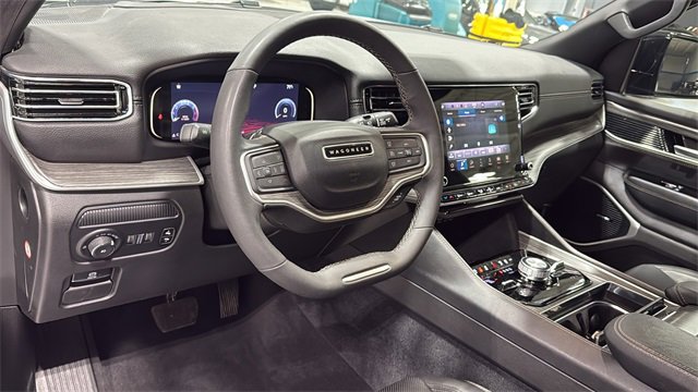 Used 2024 Jeep Wagoneer Series III image 8