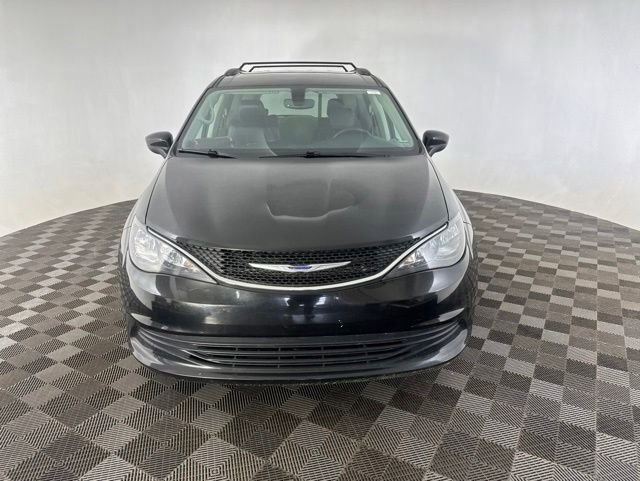 Used 2020 Chrysler Voyager Lxi FWD image 2