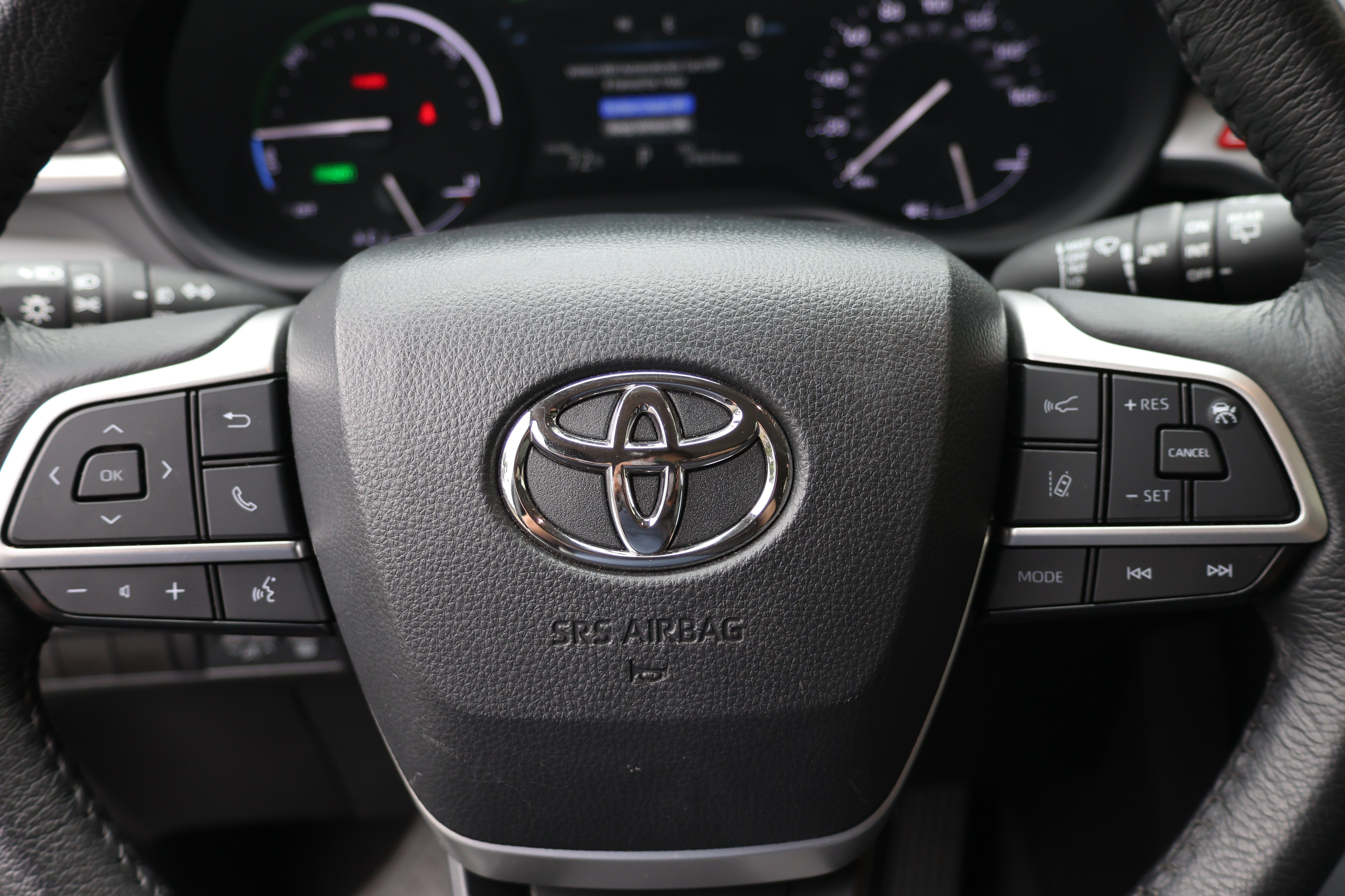 Certified 2025 Toyota Sienna XLE FWD image 27