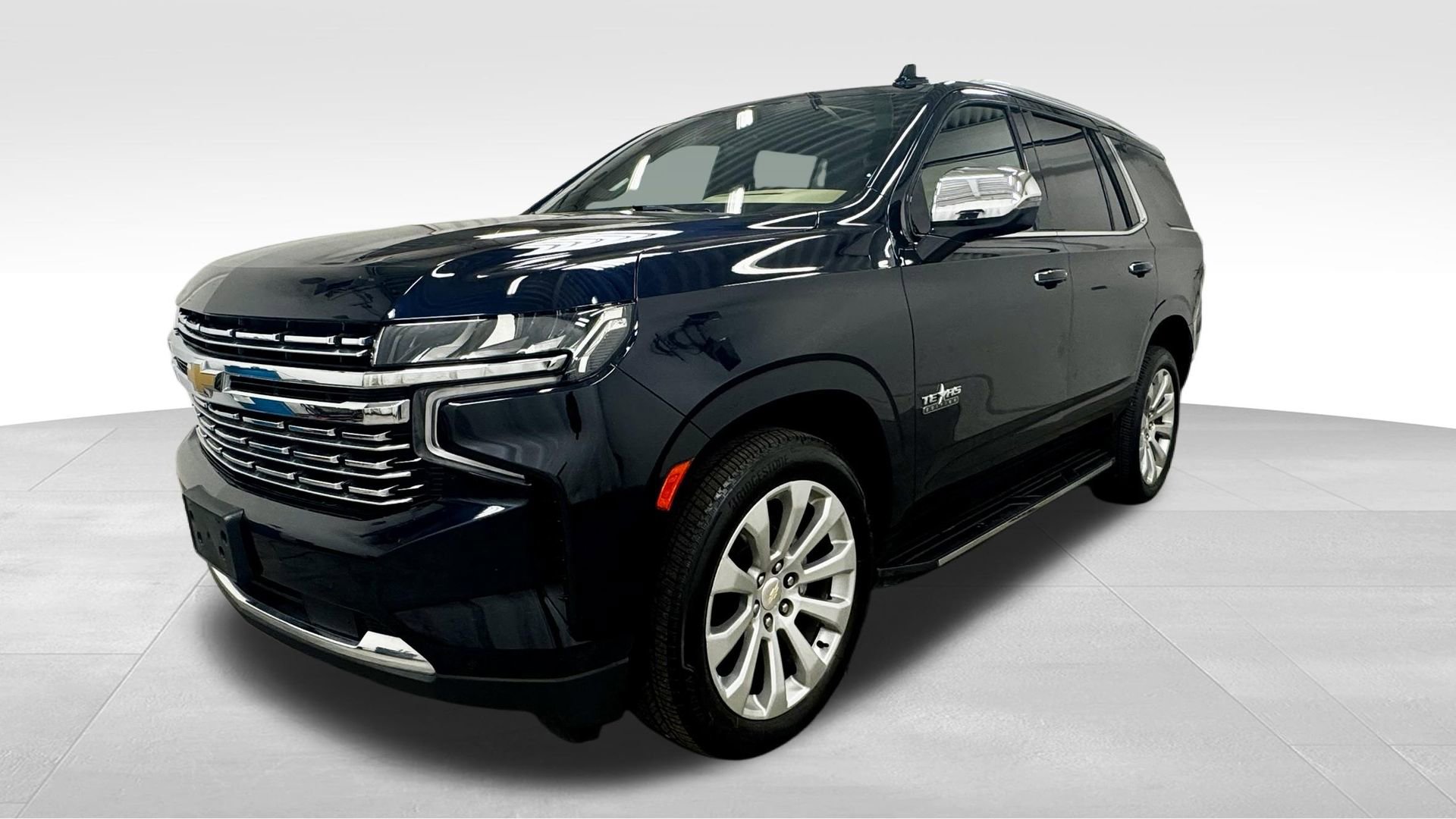 Used 2021 Chevrolet Tahoe Premier w/ Premium Package RWD image 24