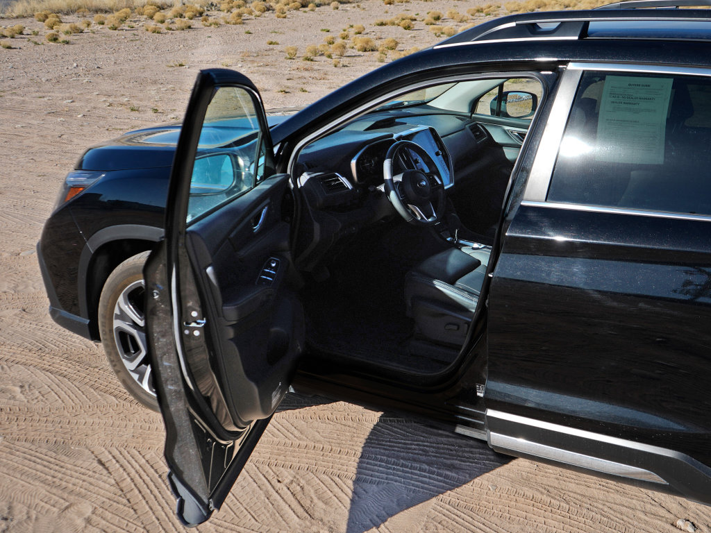 Used 2023 Subaru Ascent Limited image 8