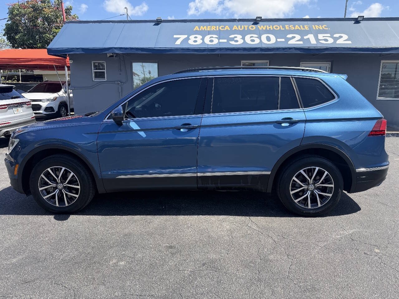 Used 2020 Volkswagen Tiguan SE FWD image 3