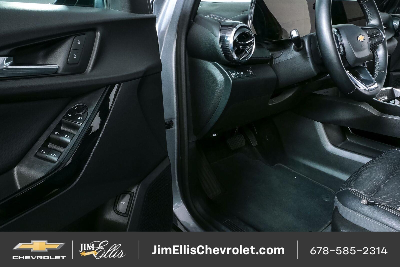 Certified 2025 Chevrolet Equinox LT w/ Convenience Package II FWD image 8