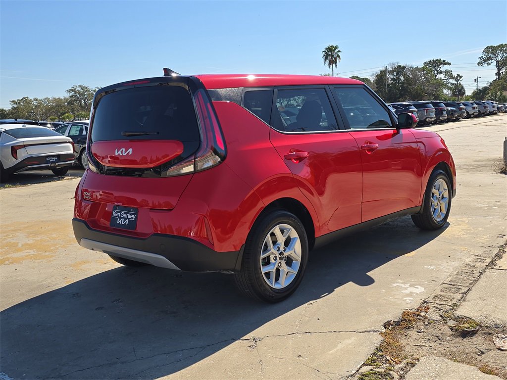 Certified 2025 Kia Soul LX w/ LX Technology Package image 8