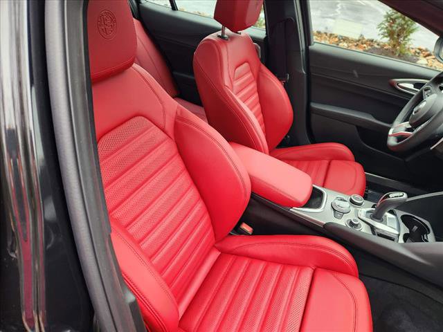 Used 2024 Alfa Romeo Giulia Veloce image 13