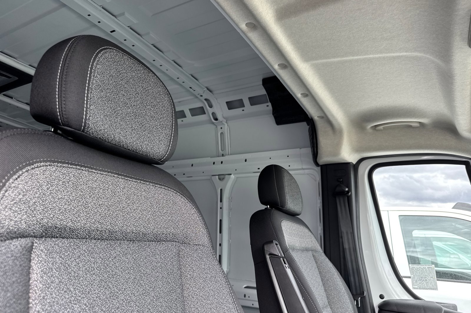 New 2026 RAM ProMaster 2500 w/ Quick Order Package 22G SLT image 15