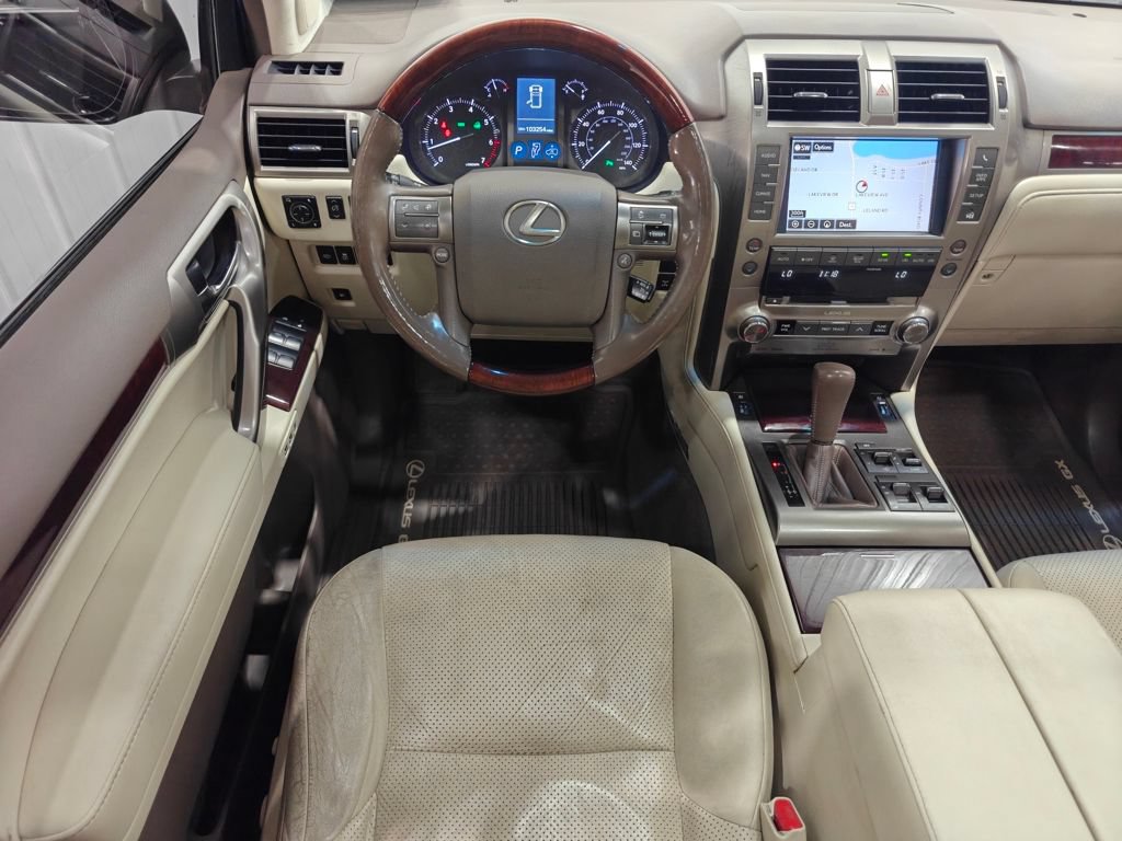 Used 2016 Lexus GX 460 Luxury w/ Preferred Accessory Package AWD/4WD image 4