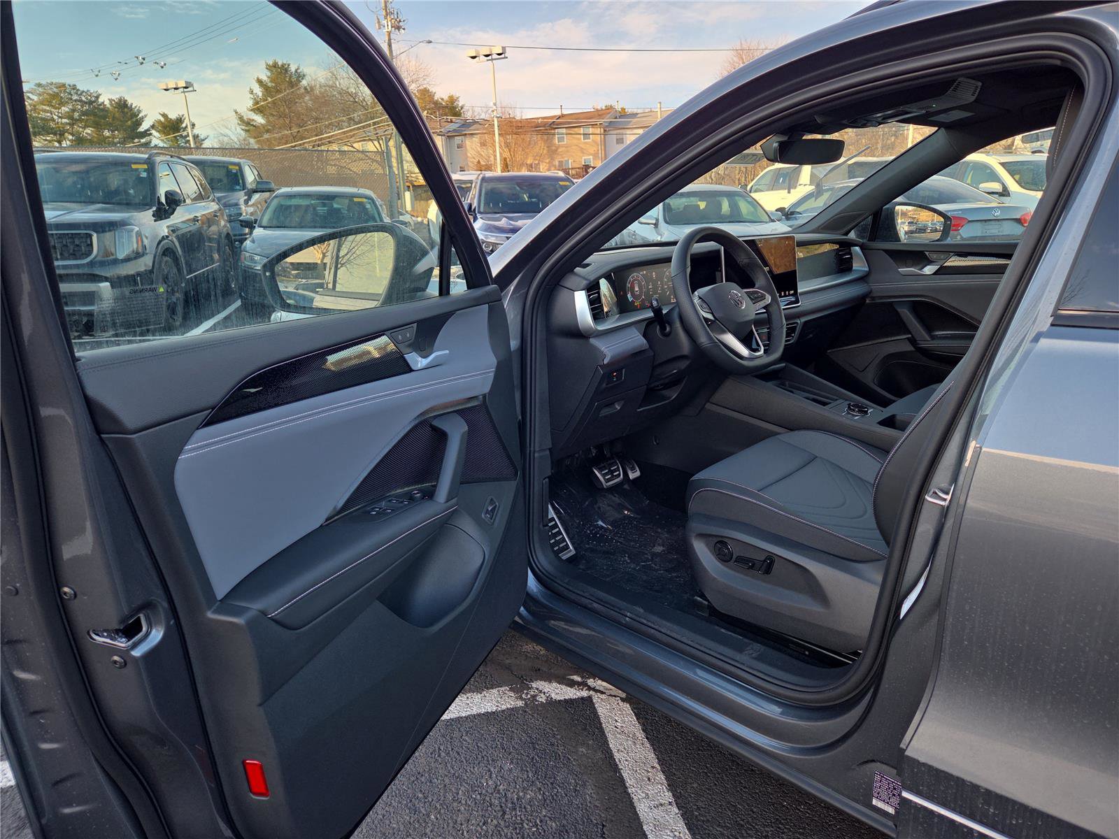 New 2026 Volkswagen Tiguan SE R-Line image 11