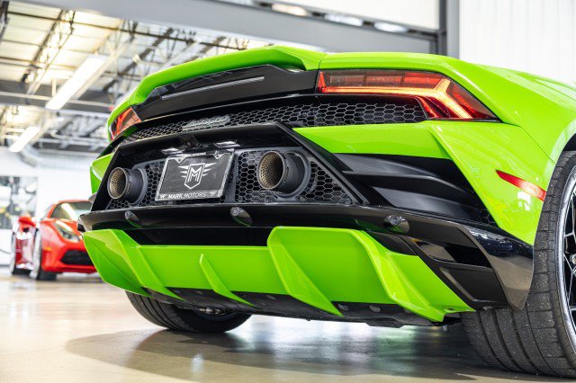 Used 2022 Lamborghini Huracan EVO RWD image 19