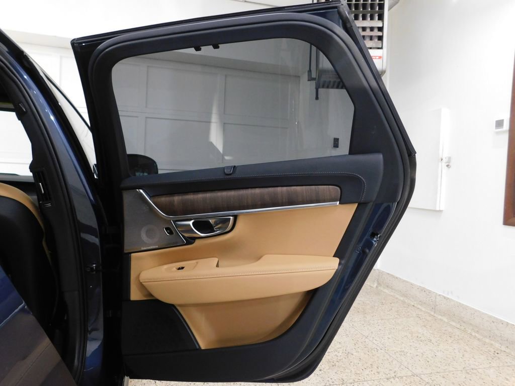 Used 2026 Volvo V90 B6 Cross Country Ultra image 91
