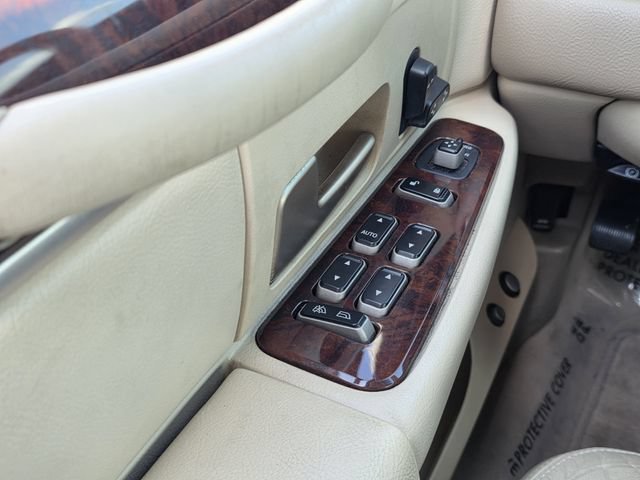 Used 2006 Lincoln Town Car Signature RWD image 15