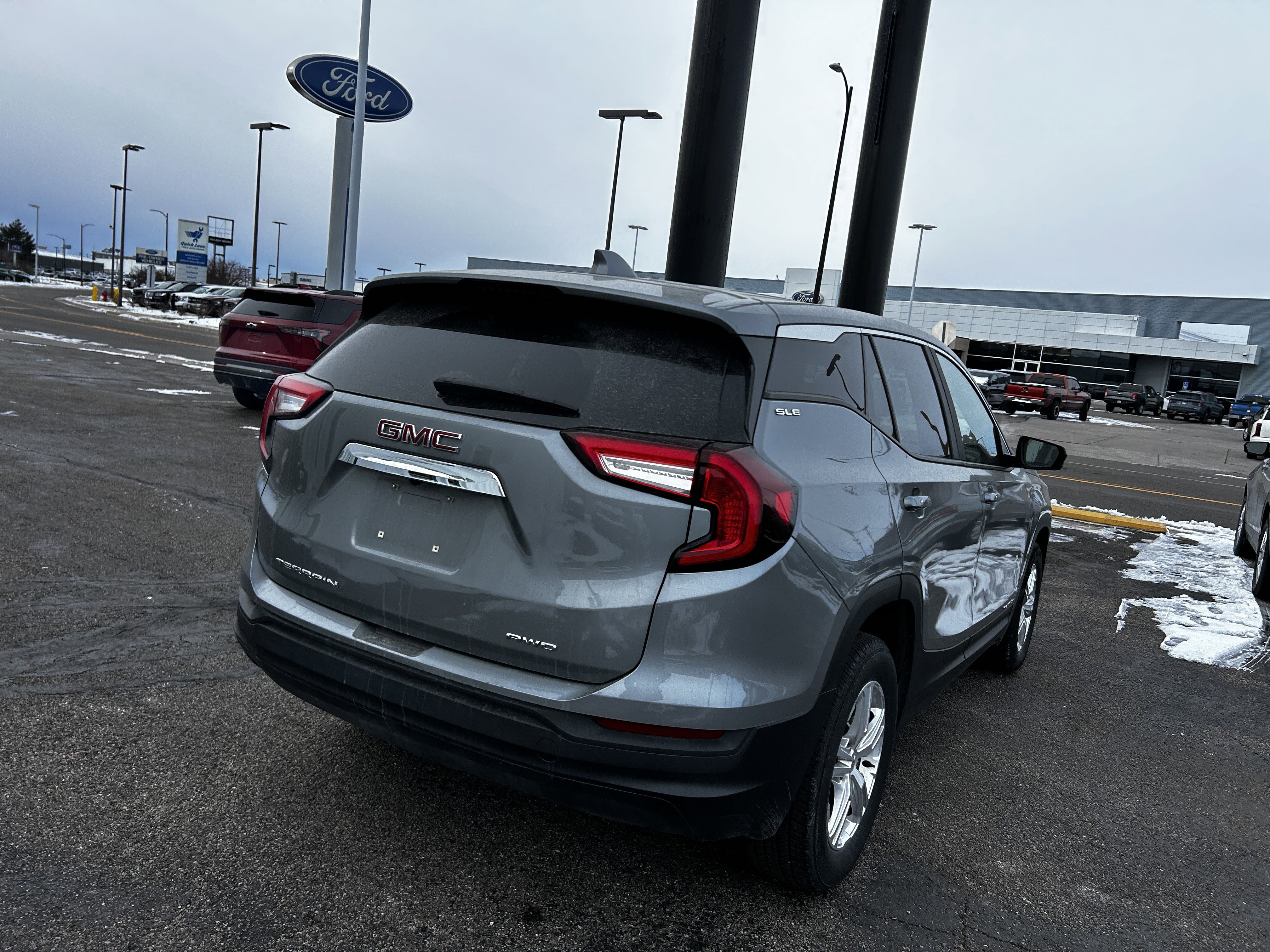 Used 2024 GMC Terrain SLE image 5