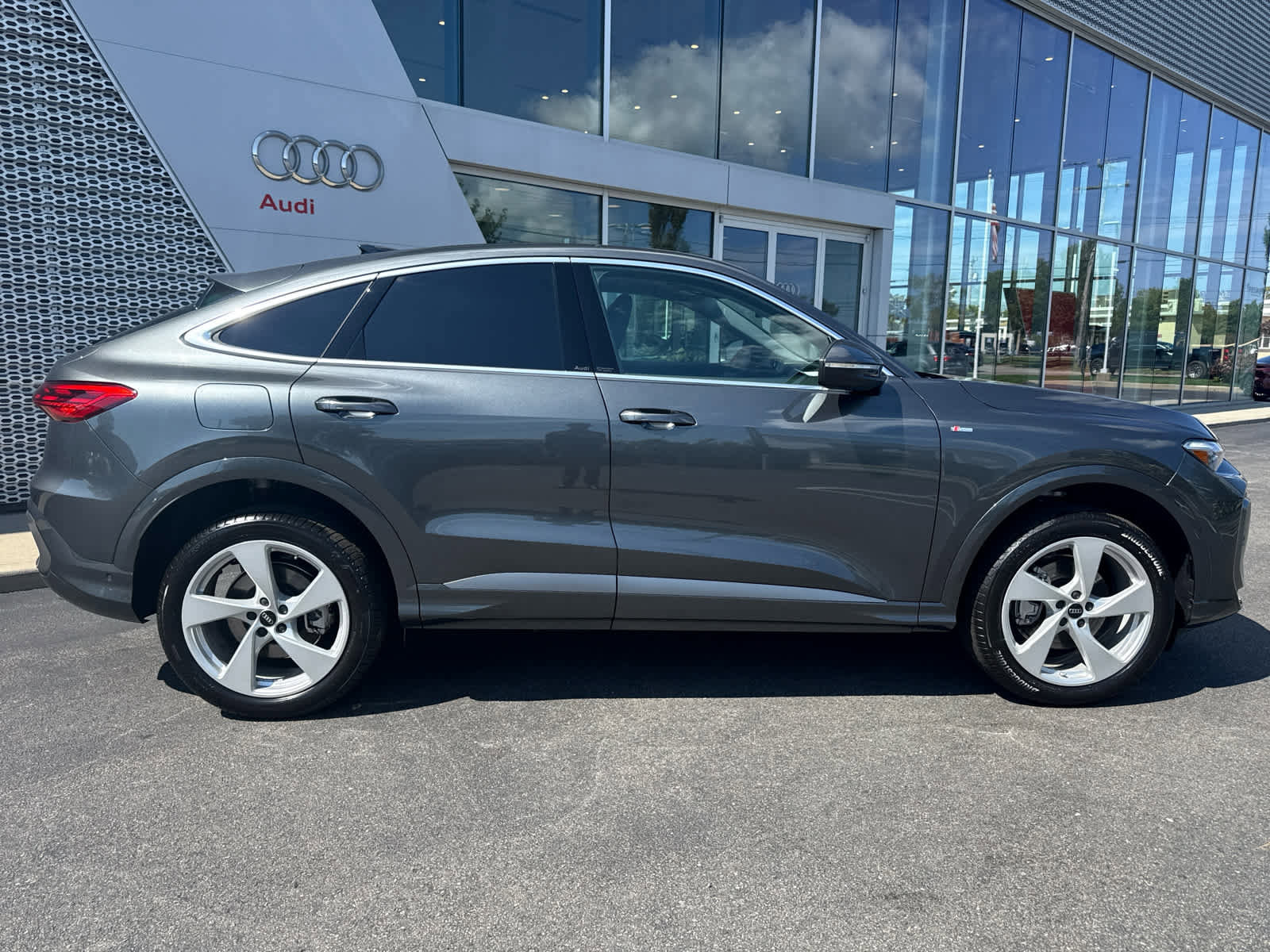 New 2025 Audi Q5 Premium Plus image 8