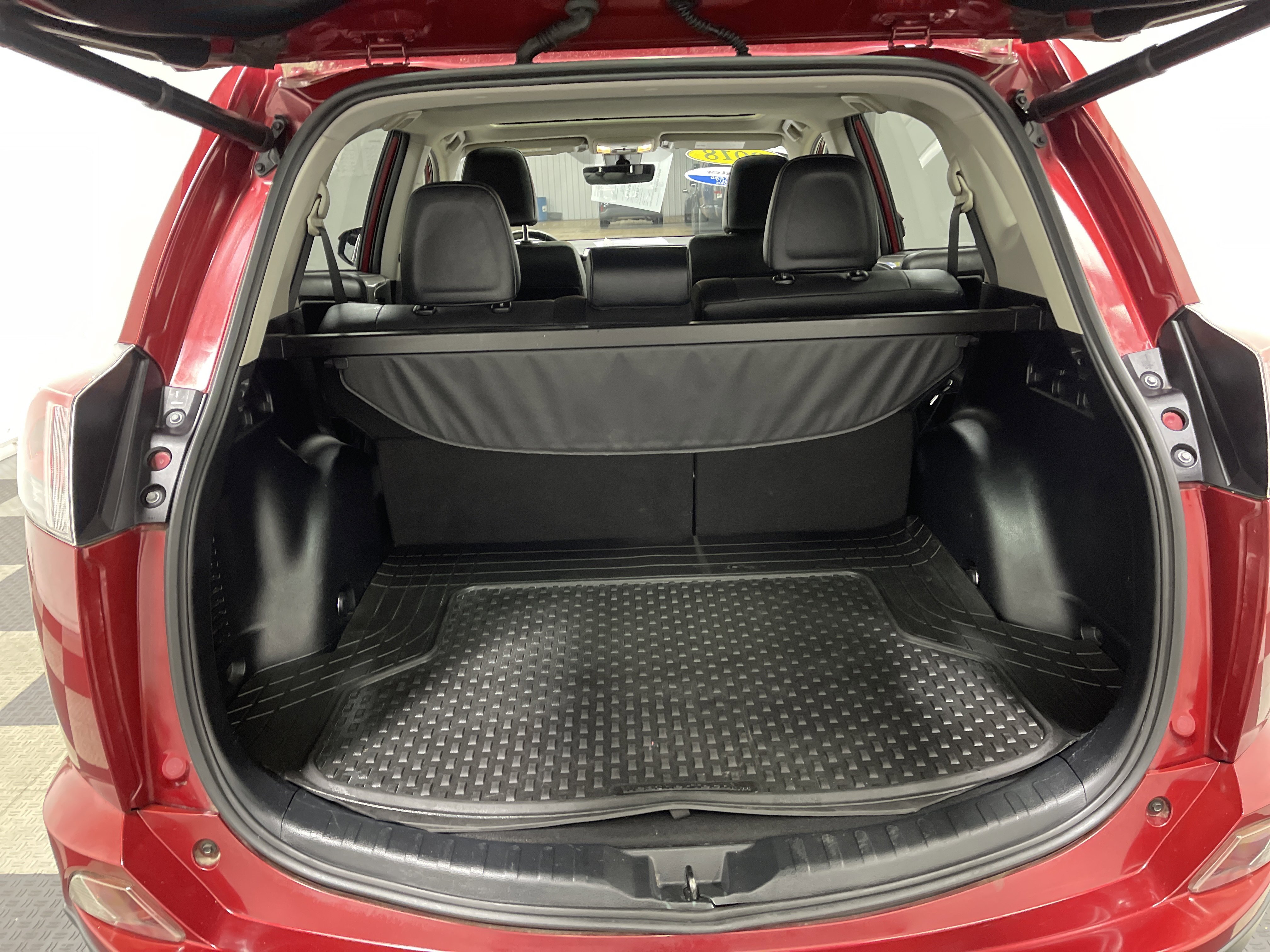 Used 2018 Toyota RAV4 Limited AWD/4WD image 18