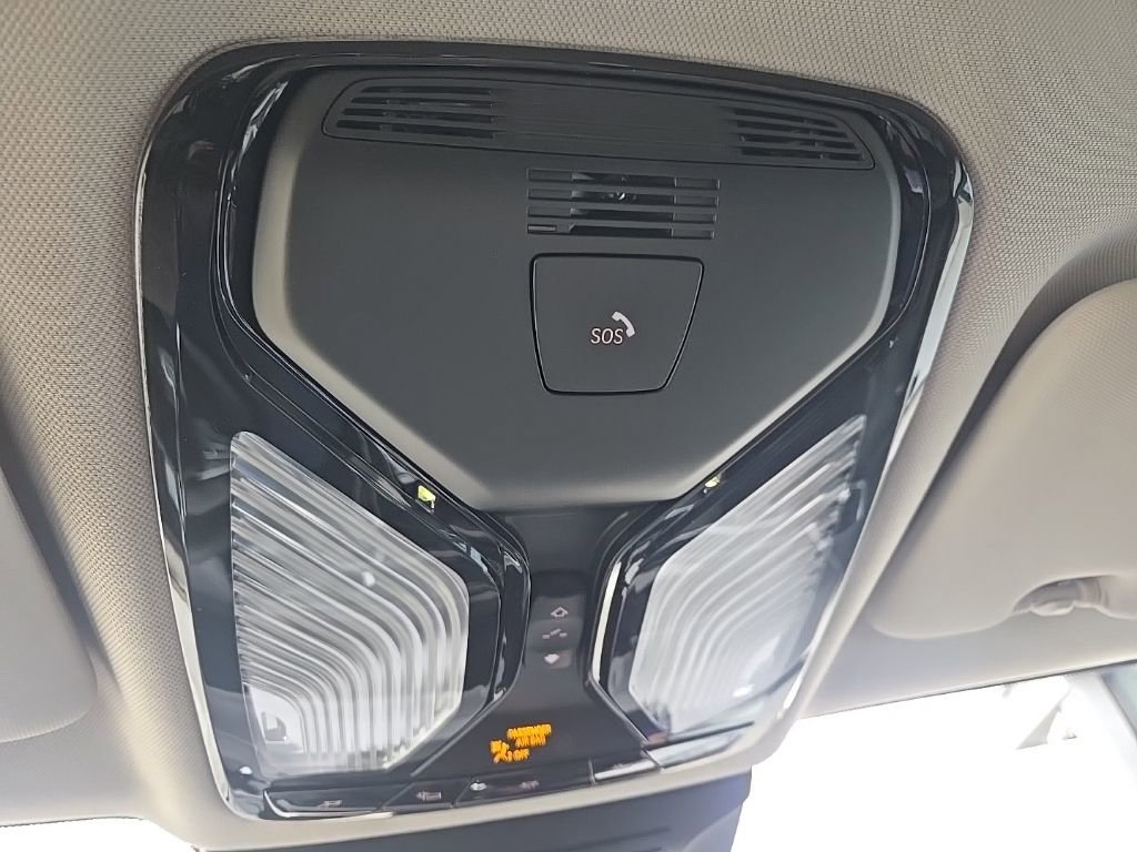 Used 2024 BMW X7 xDrive40i w/ Climate Comfort Package image 68