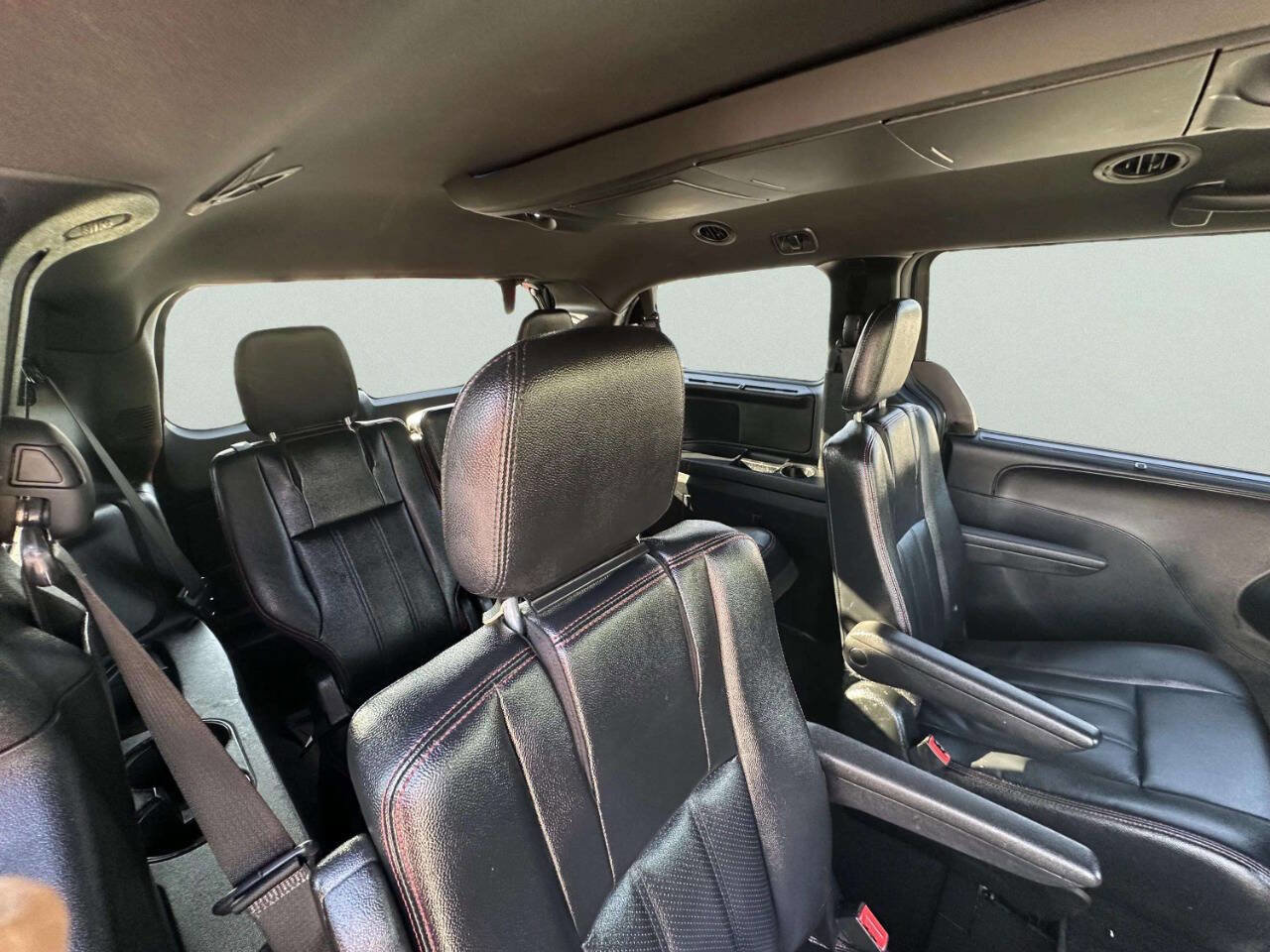 Used 2017 Dodge Grand Caravan GT FWD image 17