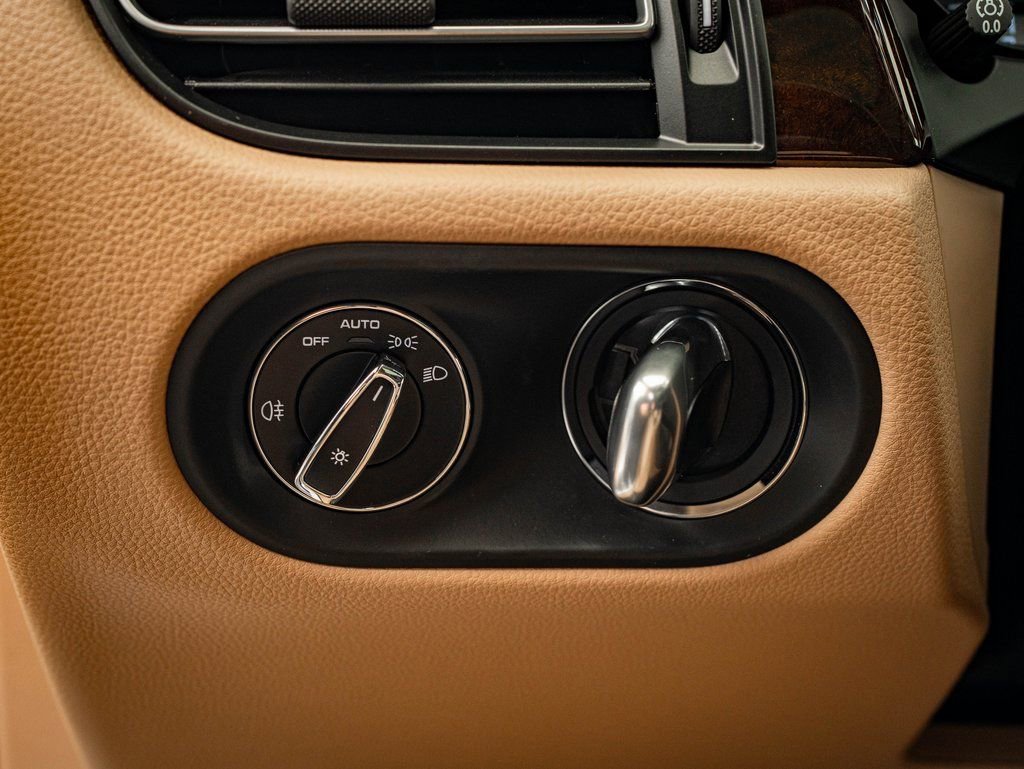 Certified 2025 Porsche Macan image 49