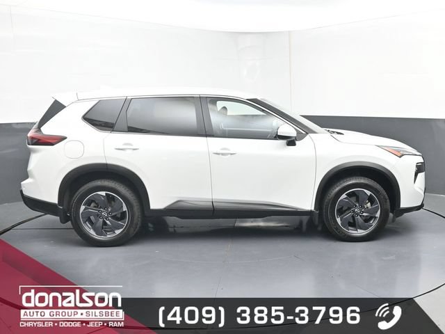 Used 2025 Nissan Rogue SV AWD/4WD image 2
