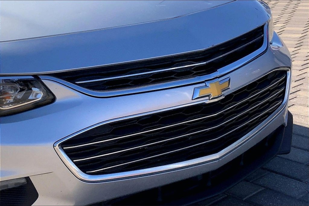 Used 2017 Chevrolet Malibu LT image 32