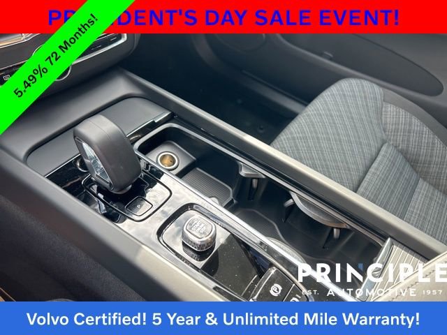 Certified 2025 Volvo XC60 T8 Core image 17