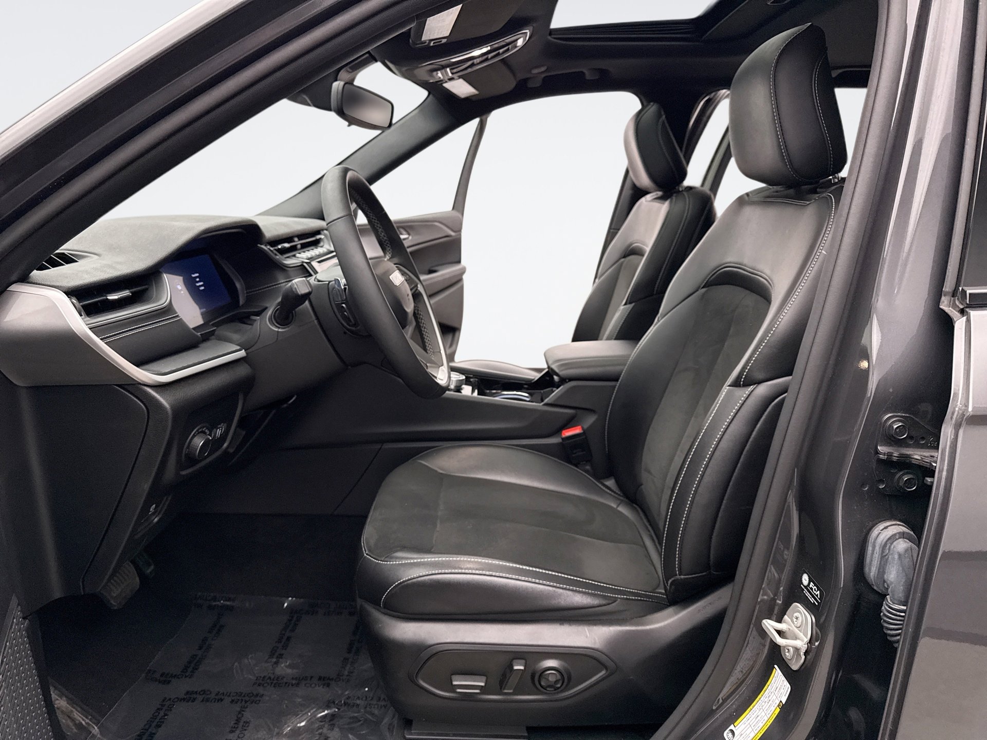 Used 2023 Jeep Grand Cherokee Altitude image 11