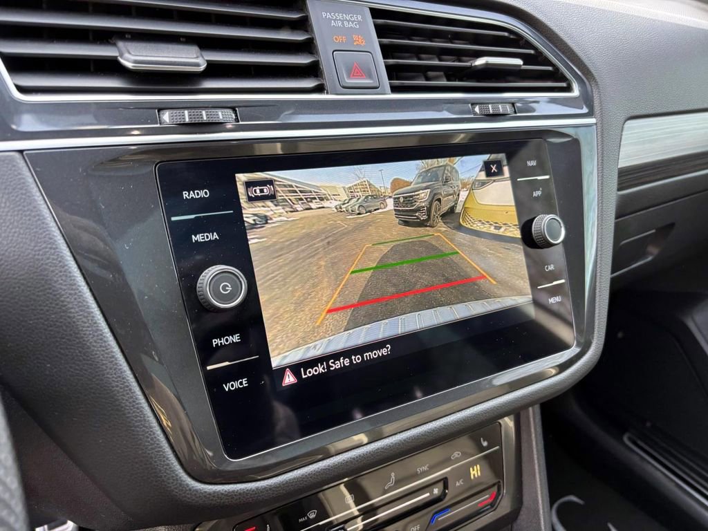 Used 2022 Volkswagen Tiguan SEL R-Line image 20