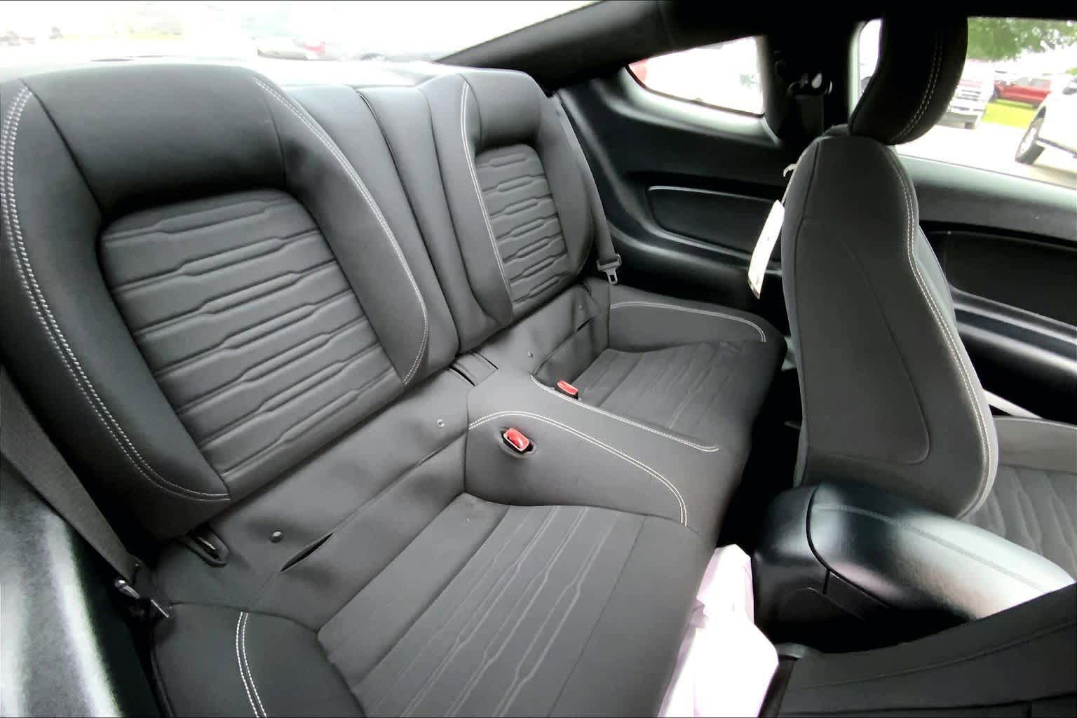 Used 2017 Ford Mustang Coupe RWD image 15