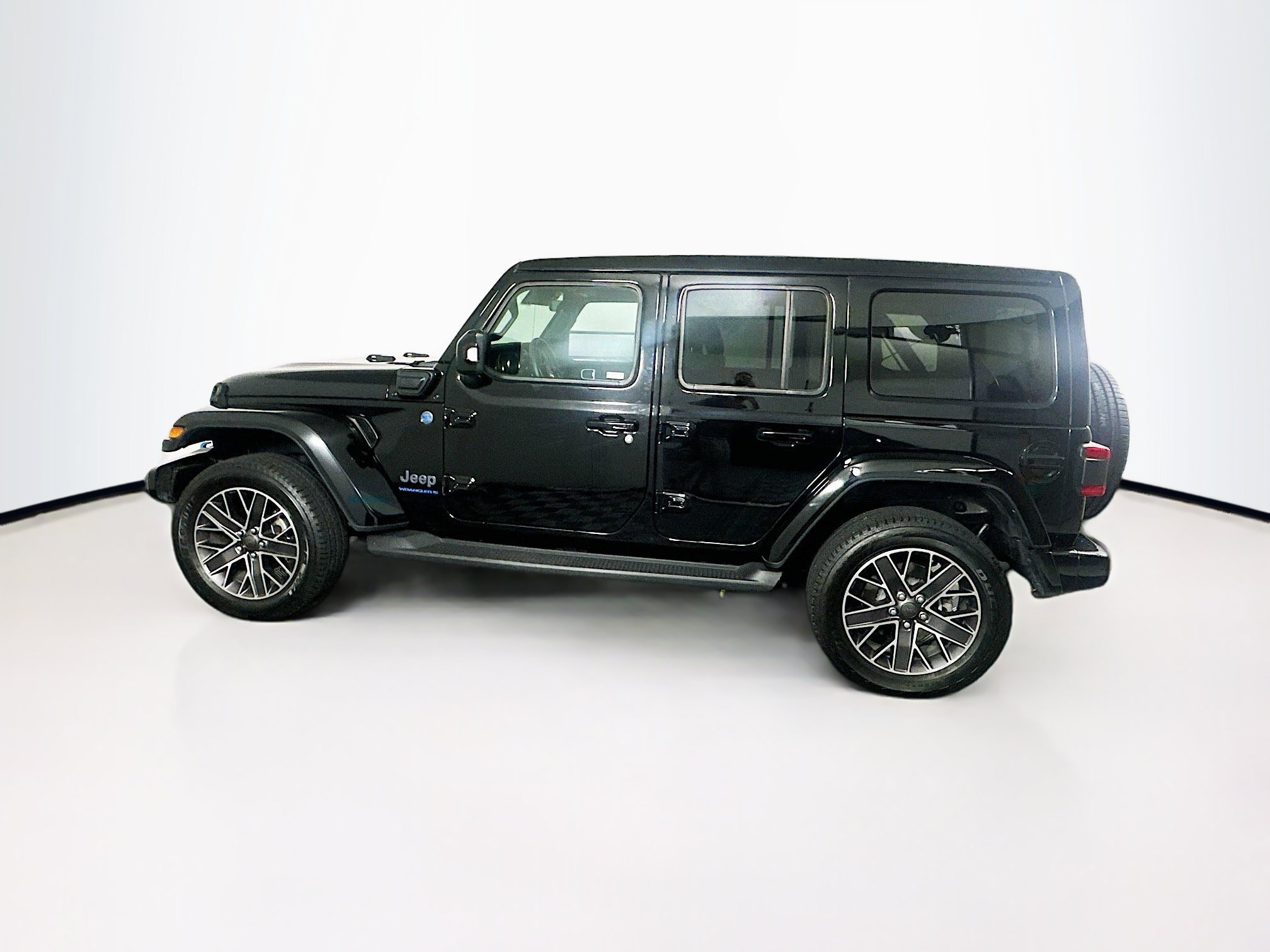 Used 2023 Jeep Wrangler Unlimited Sahara AWD/4WD image 4