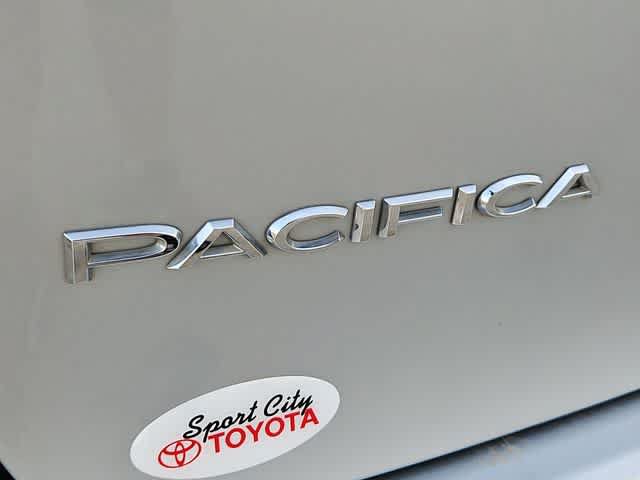 Used 2024 Chrysler Pacifica Limited FWD image 11