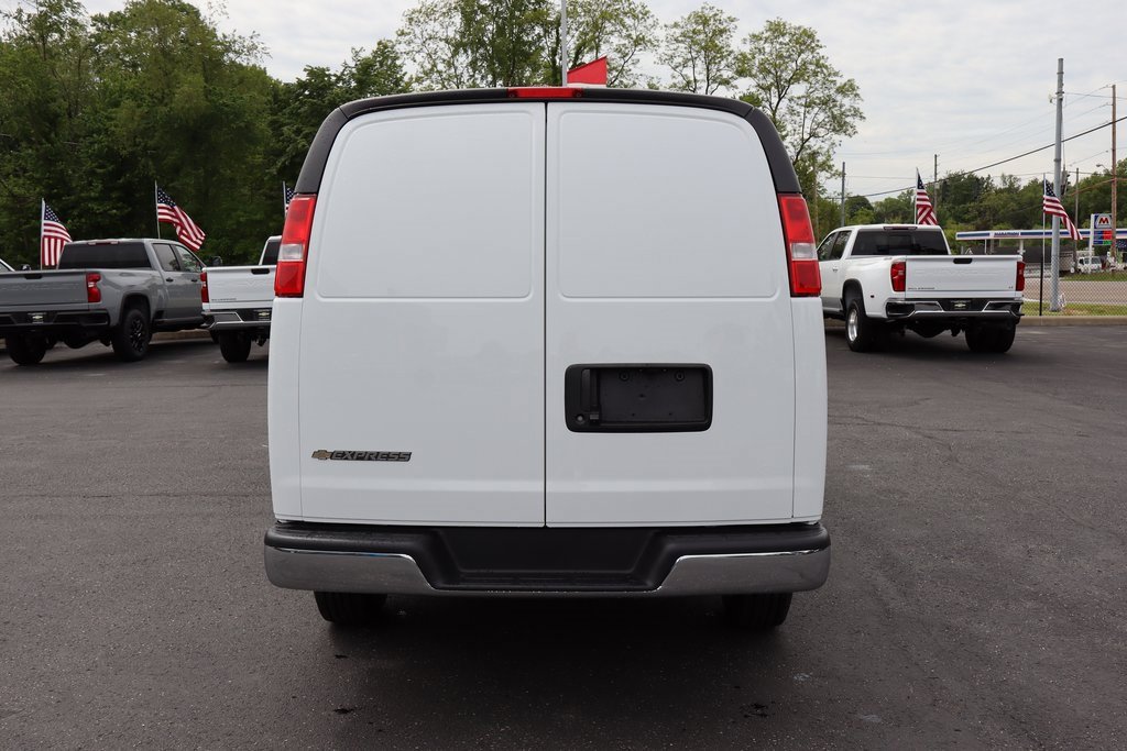 New 2025 Chevrolet Express 3500 w/ Chrome Appearance Package image 23