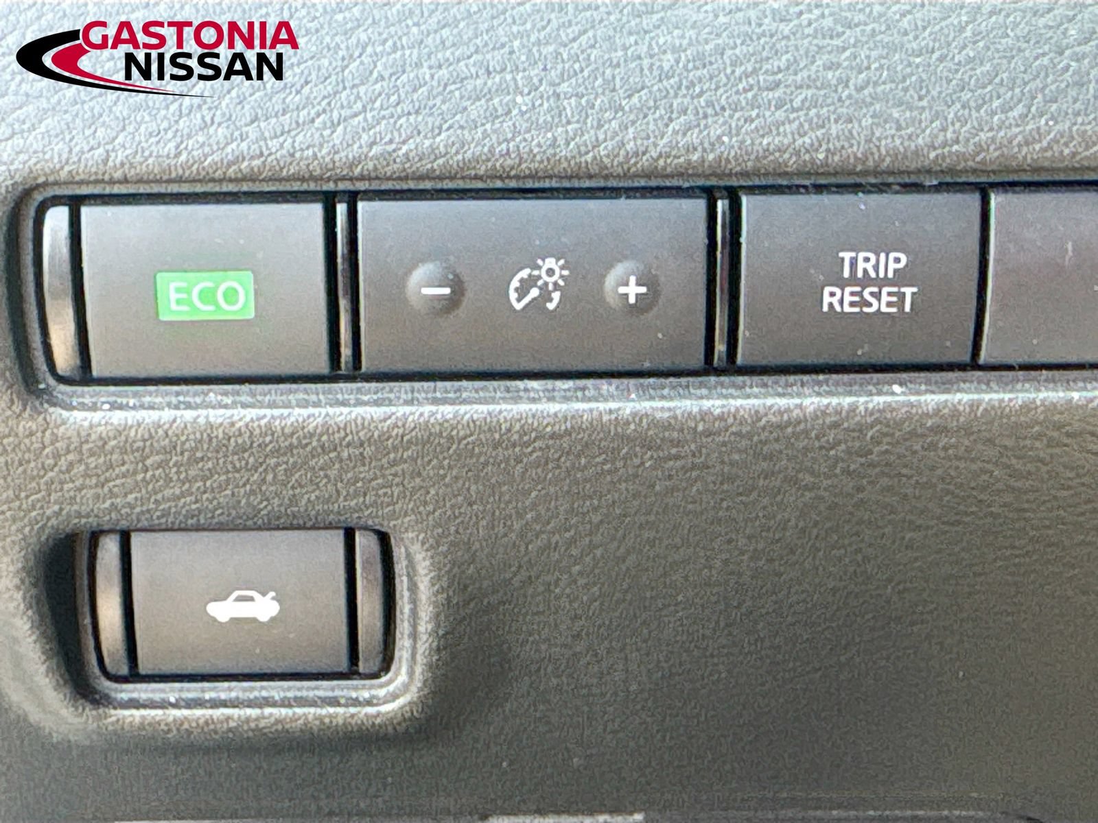 Used 2025 Nissan Sentra SR FWD image 13