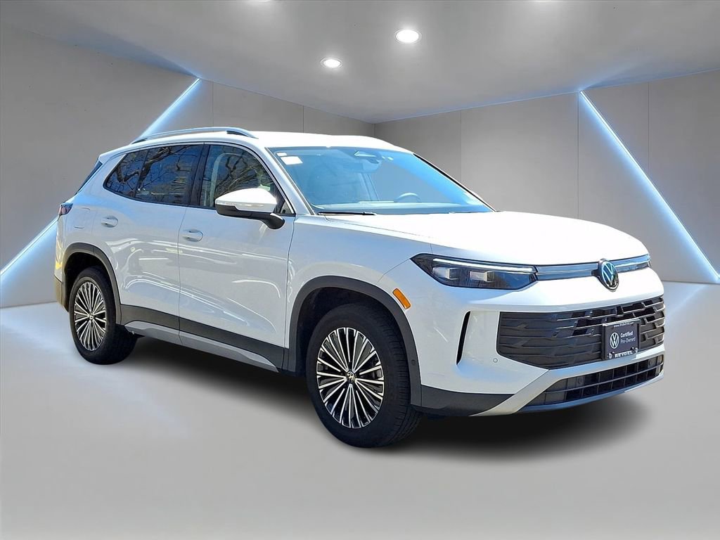 Certified 2025 Volkswagen Tiguan S w/ 18" Wheel Package image 3