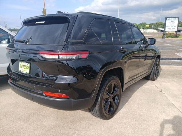 Used 2023 Jeep Grand Cherokee Limited w/ Black Appearance Package AWD/4WD image 3