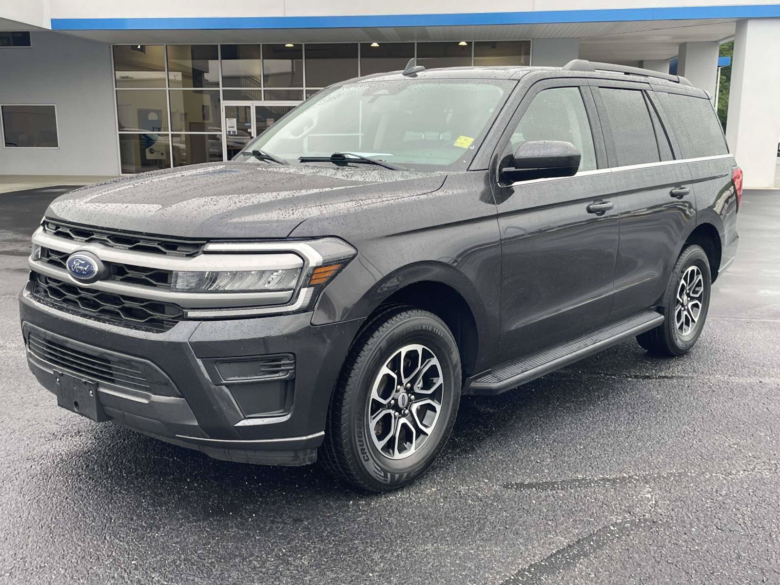 Used 2024 Ford Expedition XLT RWD image 4