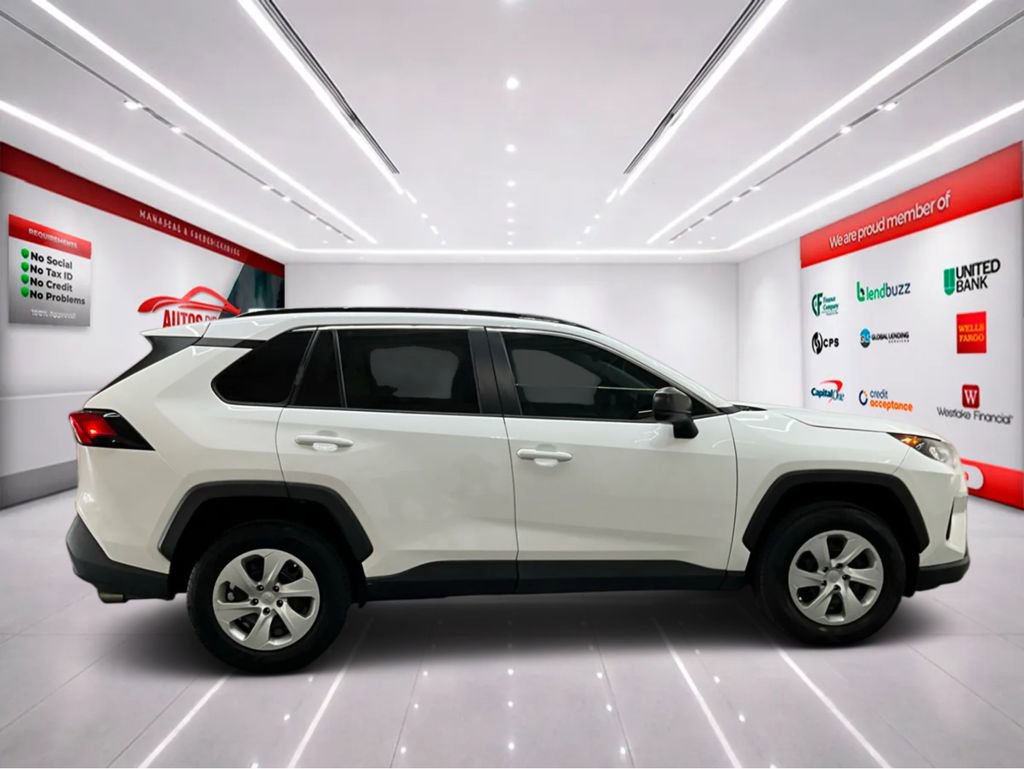 Used 2020 Toyota RAV4 LE FWD image 8