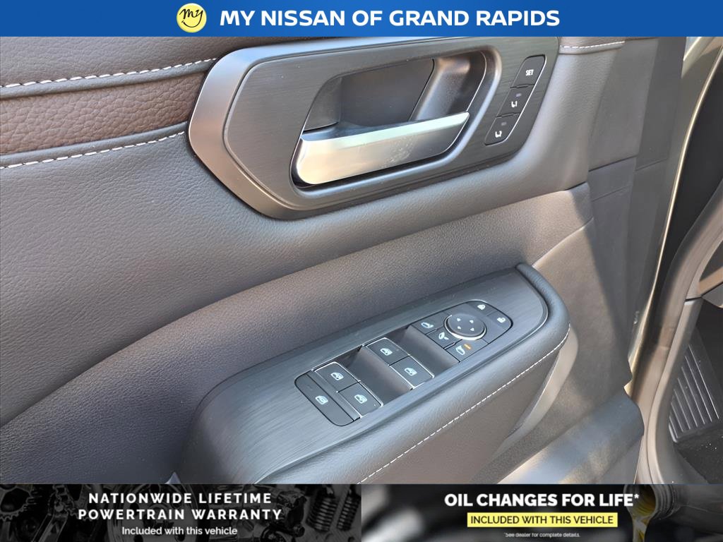 New 2025 Nissan Armada SL w/ Captain's Chari Seat Package image 19