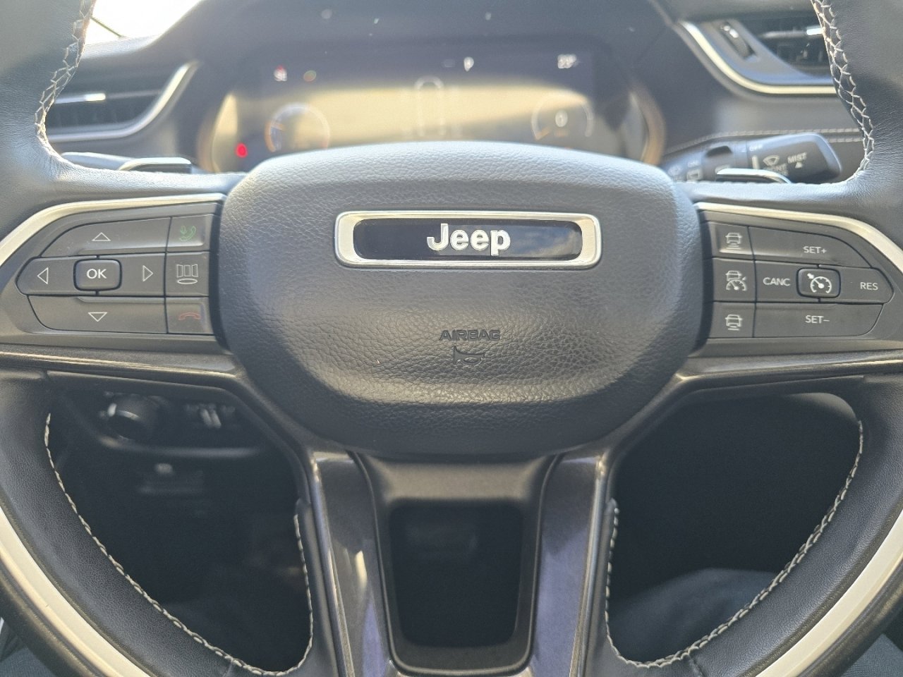 Used 2022 Jeep Grand Cherokee L Laredo w/ Luxury Tech Group I image 24