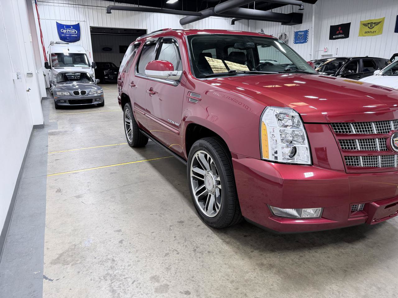 Used 2013 Cadillac Escalade Premium AWD/4WD image 19