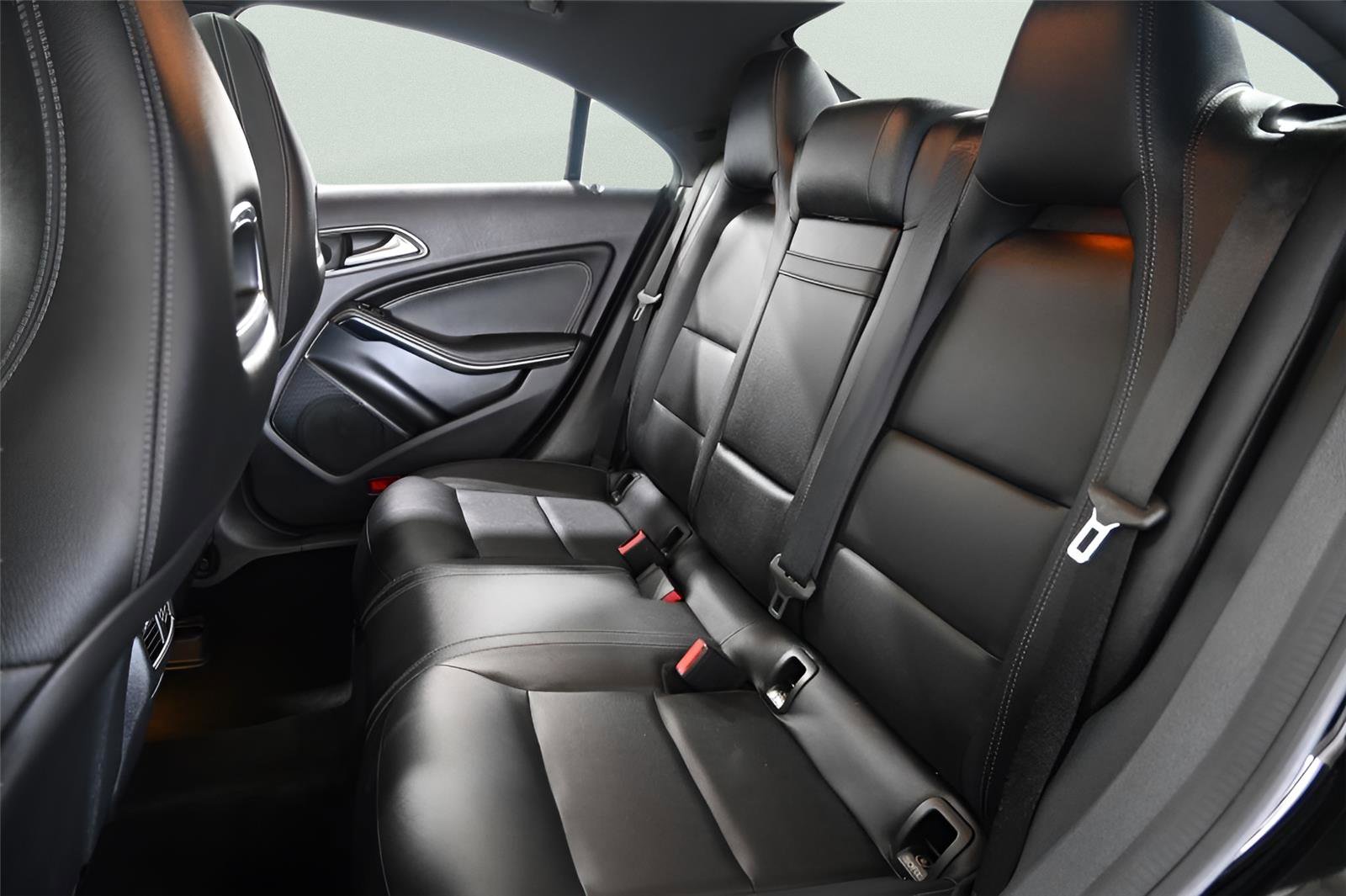 Used 2018 Mercedes-Benz CLA 250 image 16