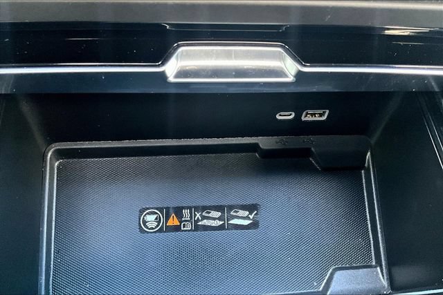Used 2026 GMC Yukon Denali w/ Sun & Power Step Package AWD/4WD image 16