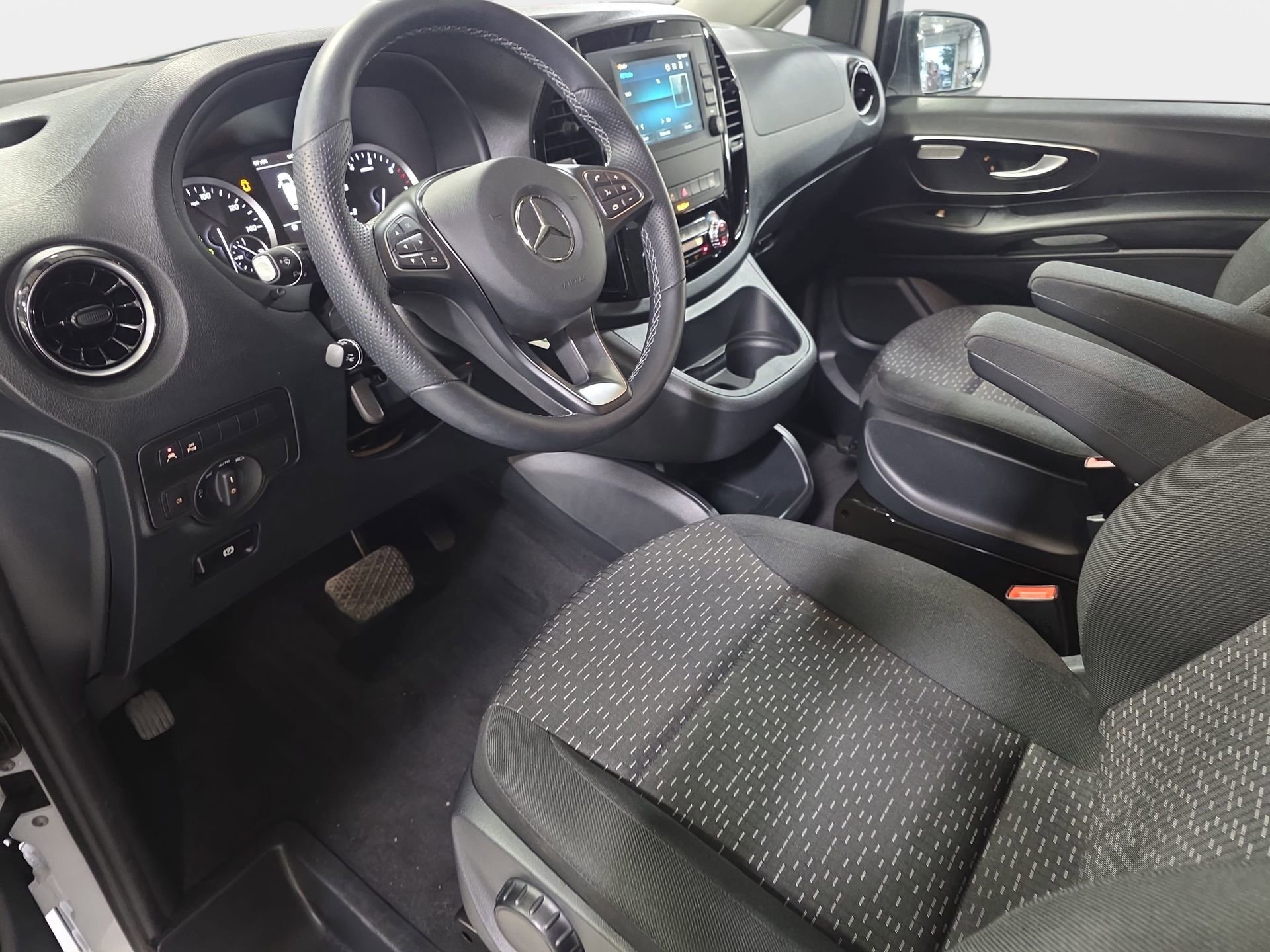 Used 2023 Mercedes-Benz Metris Passenger image 16