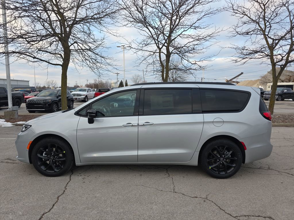 New 2026 Chrysler Pacifica Select FWD image 4