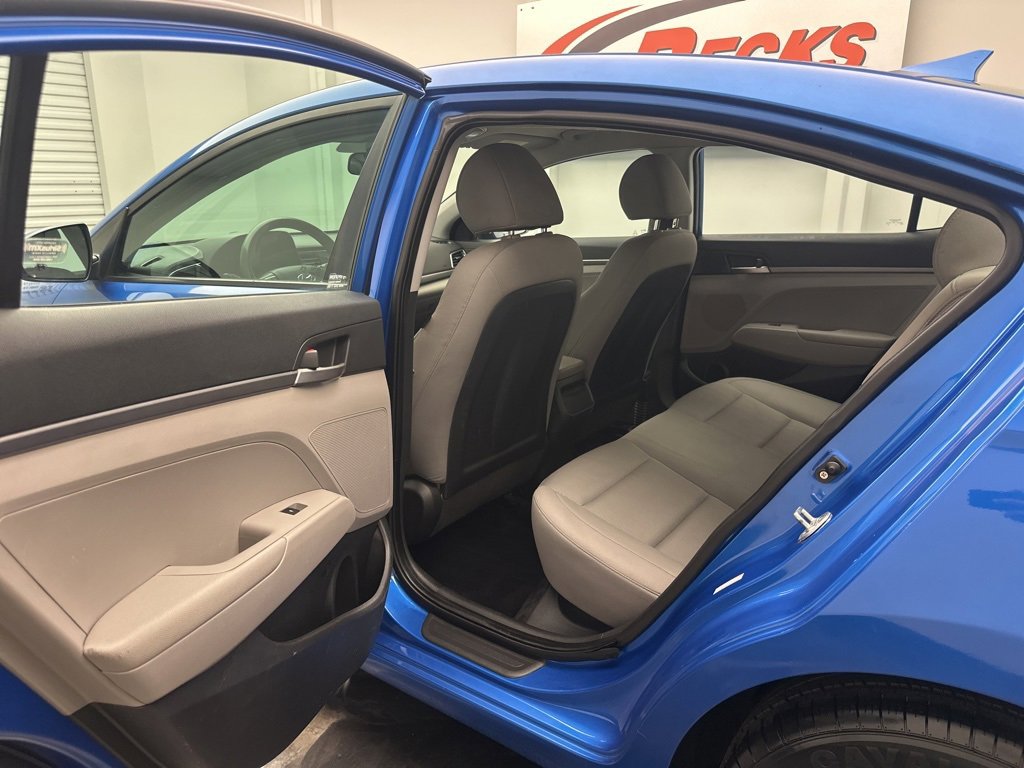 Used 2017 Hyundai Elantra SE image 6