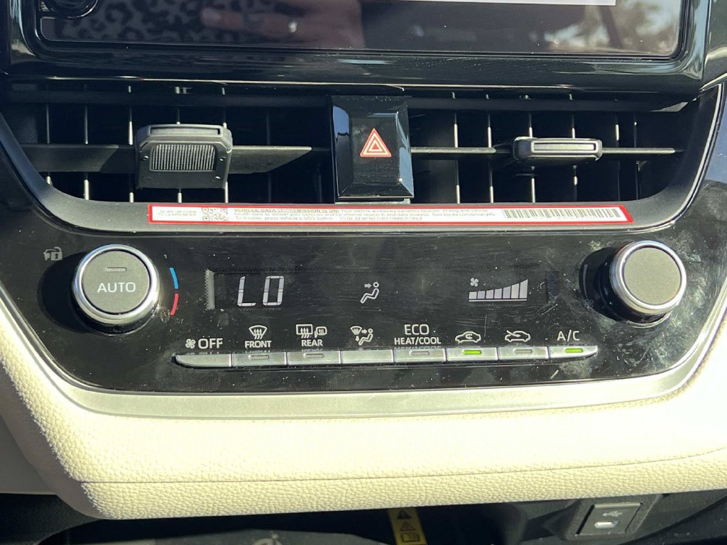Used 2026 Toyota Corolla LE w/ LE Premium Package FWD image 35