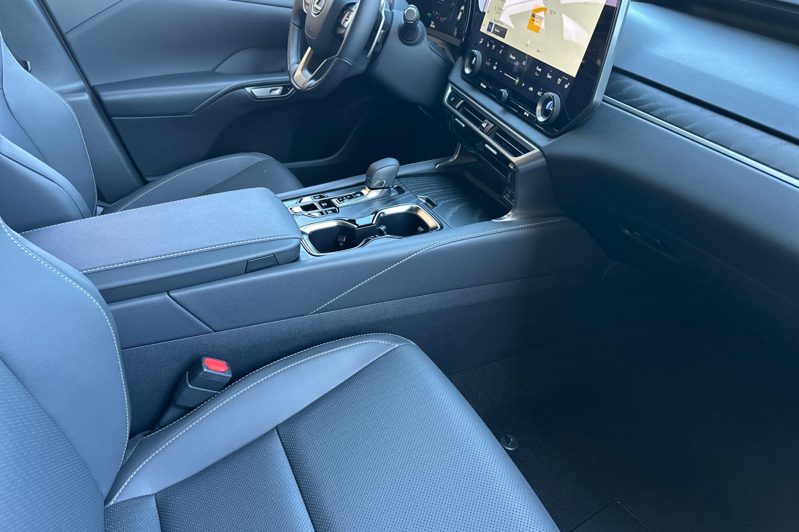 New 2026 Lexus RX 450h AWD image 16